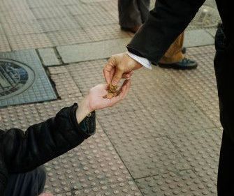 Mai vrei ajutor social? Trebuie sa ai copiii premianti si sa-ti cauti de munca!