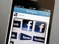 
	Preluarea Instagram si a brevetelor Microsoft, in valoare de 1,5 mld. dolari, ar putea intarzia listarea Facebook la bursa
