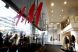 
	Romanii il imbogatesc si mai mult pe al treilea cel mai bogat european. Vanzarile H&amp;M au crescut de aproape trei ori
