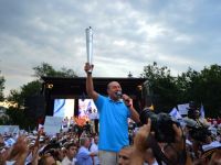 
	The Guardian: Referendumul din Romania este un test al democratiei
