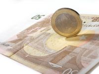 
	Cursul a urcat peste 4,4 lei/euro. Aprecierea monedei unice fata de dolar, din ultimele sase luni, ar putea fi stopata astazi de BCE
