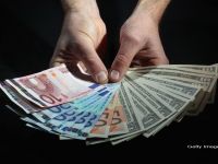 
	BCR a redus prognoza de crestere economica in 2014 de la 3% la 2,3%. Analistii estimeaza ca BNR va reduce din nou dobanda cheie
