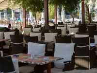
	Castigatorii unor licitatii de autostrazi de 900 mil. euro, tinuti la secret, cele mai in voga restaurante de pe litoral sunt conduse de un manager de 23 de ani, iar Twitter introduce un sistem anti-hacking
