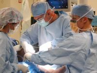 
	Departe de mirajul Capitalei. Cu salarii decente si locuinte de serviciu, medicii sunt atrasi in orasele mai mici
