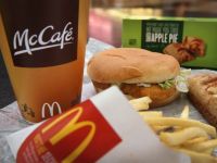 Presedintele-director general al McDonald&#39;s demisioneaza dupa 24 de ani, pe fondul scaderii vanzarilor. 2014, &ldquo;un an negru&rdquo; pentru companie