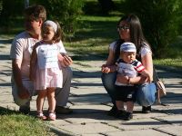 
	Parintii ar putea avea o zi libera platita pe an pentru ingrijirea copiilor
