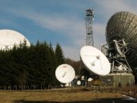 
	Statul intra in forta pe piata telecom, cum se ridica munti de hartii pe zeci de milioane de euro, in timp ce reactoare si hidrocentrale raman pe macheta si povestea profesoarei care a fondat cea mai mare scoala de engleza din Romania
