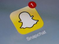 
	Snapchat, devenita celebra dupa ce a respins oferte de miliarde de dolari din partea Facebook si Google, a fost evaluata la 10 mld. dolari, desi nu aprodus niciun ban pana in prezent
