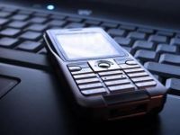 Facebook si Google fac concurenta operatorilor telecom. Companiile de telecomunicatii cer UE reguli mai stricte pentru gigantii internetului