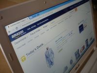 Produsele cumparate online, cu pana la 40% mai ieftine decat cele din magazinele traditionale. Cele mai mari diferente, la parfumuri, carti si electronice
