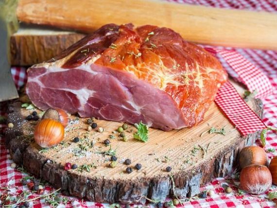 Masura care ar reduce pretul carnii cu 19%. Sindicalistii din industria alimentara au pichetat Ministerul Finantelor, cerand scaderea TVA la 5%
