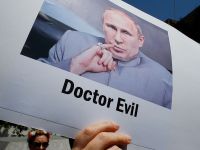 
	Prabusirea Rusiei trage dupa ea intreaga Europa. &ldquo;Tarile vecine vor resimti din plin loviturile de la Moscova&rdquo;. Banca centrala anunta masuri de stabilizare a rublei
