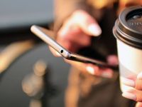 
	Tarifele de roaming in UE, mai mici de la 30 aprilie. Taxele vor fi eliminate total din 2017
