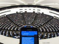 
	Tarifele de roaming, eliminate in UE, din 2017, dupa ce Parlamentul European a adoptat marti noul pachet telecom. Regulile clare privind accesul la internet
