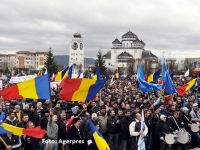 
	Mii de angajati ai Dacia au iesit in strada la Mioveni. Principala revendicare: urgentarea construirii autostrazii Pitesti-Sibiu
