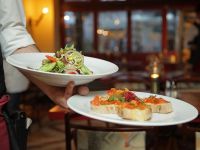 
	Guvernul scutește sectorul HoReCa de la plata impozitului specific, pentru o perioadă de 90 de zile

