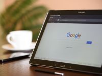 
	Comisia Europeana vrea sa oblige motoarele de cautare sa plateasca taxe pentru folosirea stirilor preluate de la organizatiile media

