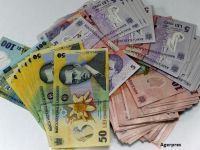 
	Finantele au imprumutat jumatate de miliard de lei pe sase luni, la un randament de 0,42%, cel mai mic obtinut vreodata
