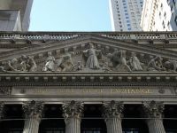 
	Bursele au explodat, dupa alegerea lui Trump. Indicele Dow Jones al bursei de pe Wall Street a atins valoarea istorica de 19.000 puncte
