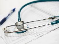 
	Majorările salariilor medicilor, plătite din fondul de asigurări de sănătate. Curtea de Conturi: Ponderea plăţilor a urcat de 1%, în 2016, la 24,44%, în 2019
