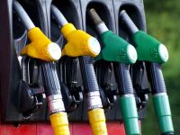 
	Preţul fără taxe al carburanţilor din România, peste media UE în 2017. Concurența face cele mai multe analize pe piața combustibililor
