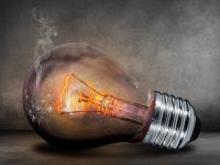 
	Preţul energiei electrice pe bursă a crescut de peste două ori, în ultimele două săptămâni
