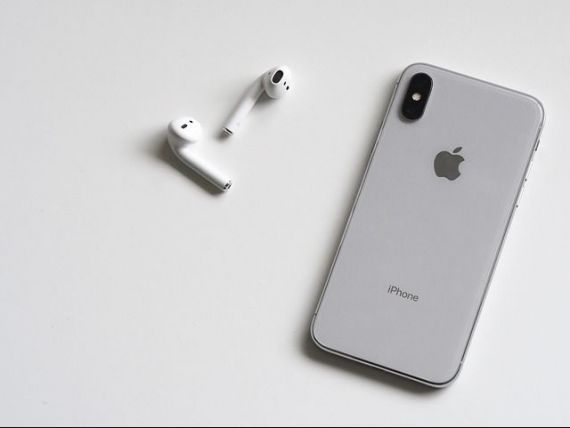 Fanii Apple nu vor telefoane low-cost. Americanii au redus producția celui mai ieftin model de iPhone