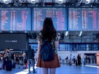 Mai puțin de 2% dintre pasagerii ale căror zboruri întârzie cer compensațiile pevăzute de lege. Câți bani poți să primești dacă îți întârzie avionul