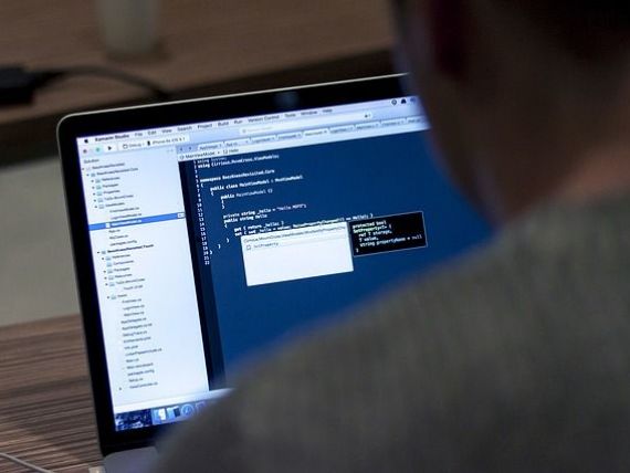 Ce taxe plătesc programatorii români, care lucrează de acasă pentru companii din străinătate