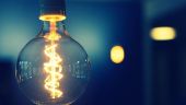 Liberalizarea prețurilor la energie. Ce pași trebuie să urmeze cei care vor să încheie un nou contract de electricitate pe piaţa liberă