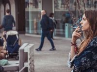 
	Încă o țară interzice fumatul în aer liber
