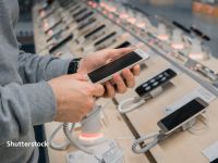 
	După doi ani de stagnare, piaţa smartphone-urilor a fost lovită masiv de pandemie. Vânzările s-au prăbușit în prima jumătate a anului
